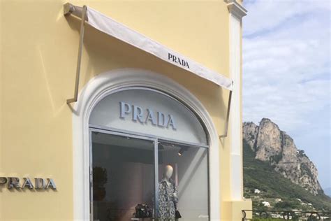 prada bonus dipendenti|Prada, 1.300 euro in più per i dipendenti contro il caro bollette e .